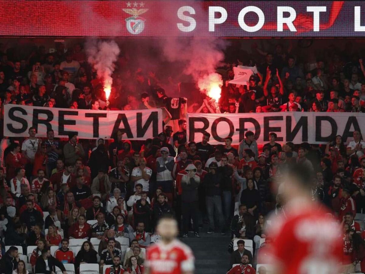 Benfica multado por pirotecnia e por felicitações a uma claque do Hajduk  Split