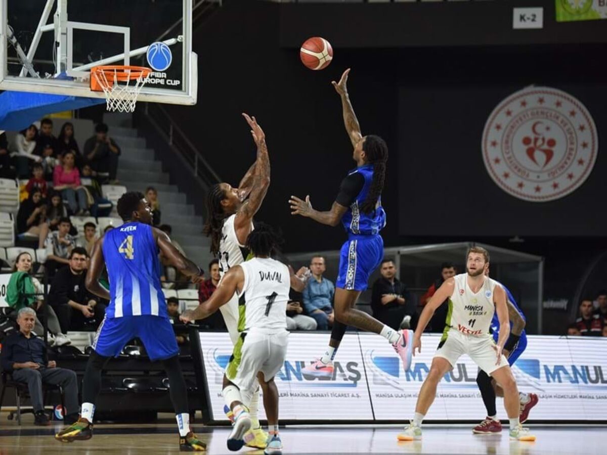 Basquetebol: FC Porto vence Imortal no jogo 1 das «meias» da Liga - CNN  Portugal