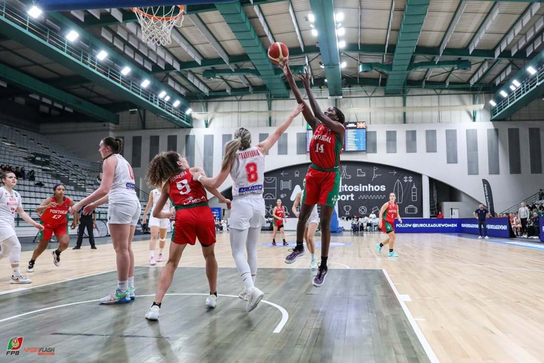 Portugal lidera a pré-qualificação e aproxima-se do Europeu de basquetebol  - JPN