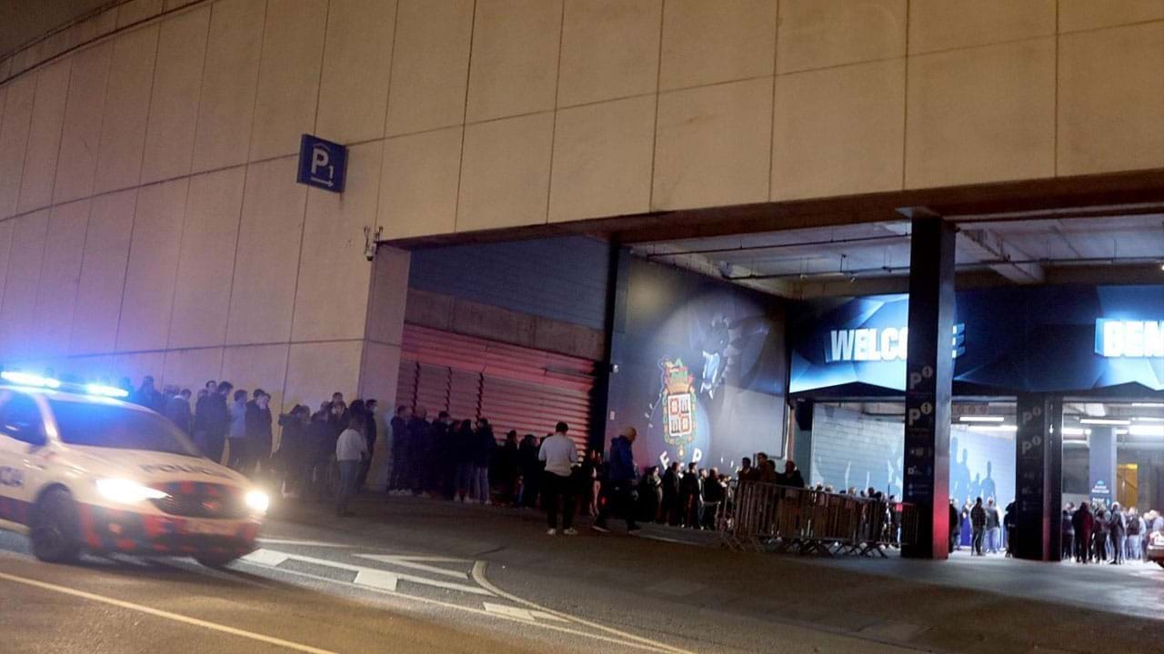 Tagarela foi confrontado por funcionário do FC Porto - FC Porto