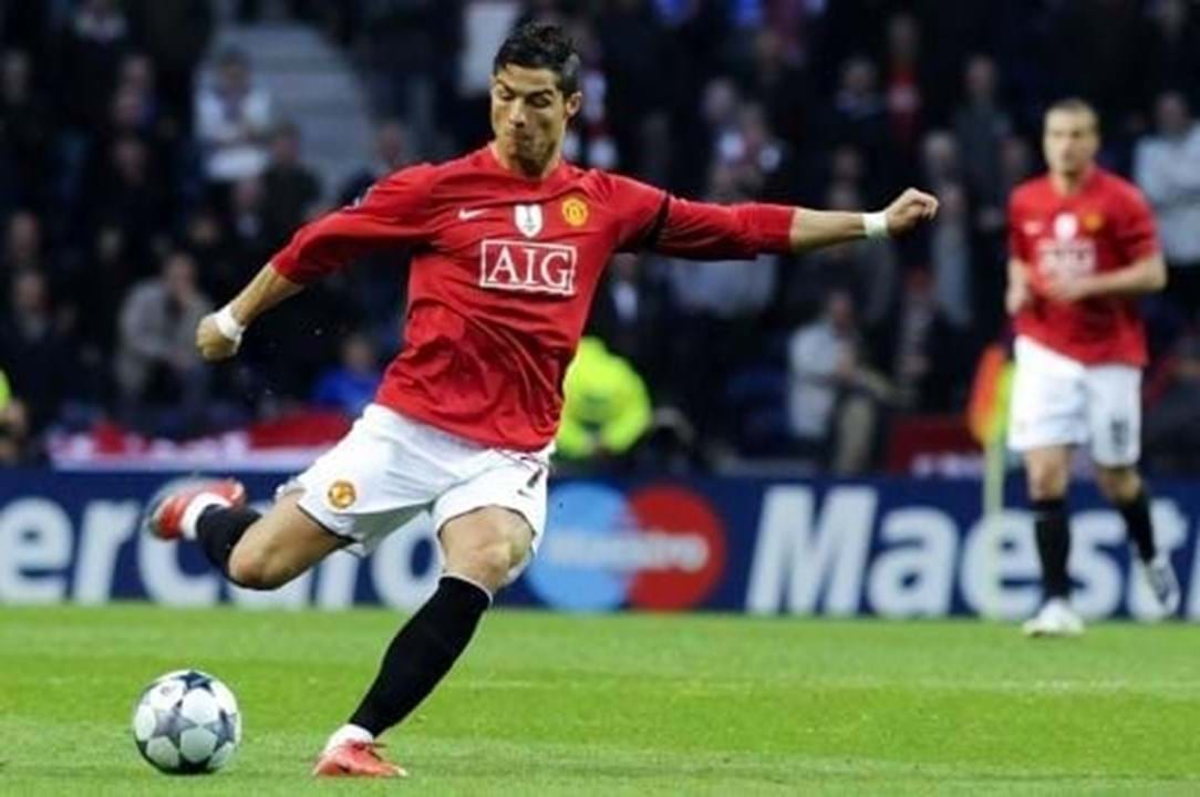 O Puskas de Cristiano Ronaldo (15/4/2009): Depois de um empate em Manchester, os dragões são derrotados com um golo incrível de Cristiano Ronaldo, com um remate a meio do meio-campo portista, que mereceu o Prémio Puskas em 2009.