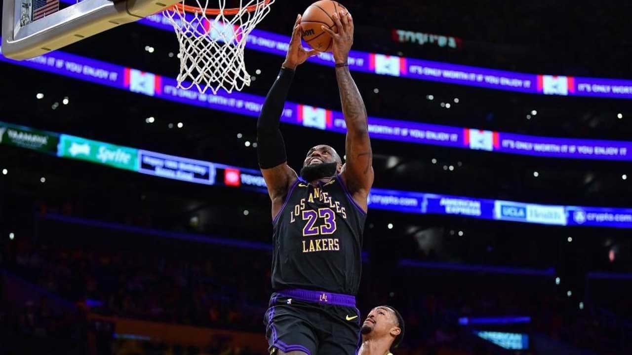 LeBron James segue fora dos Lakers por tempo indeterminado