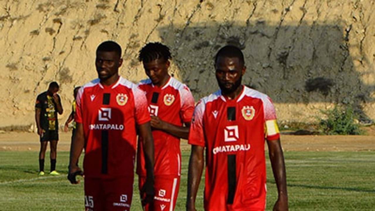 Jornal de Angola - Notícias - Selecção derrota Petro em jogo de