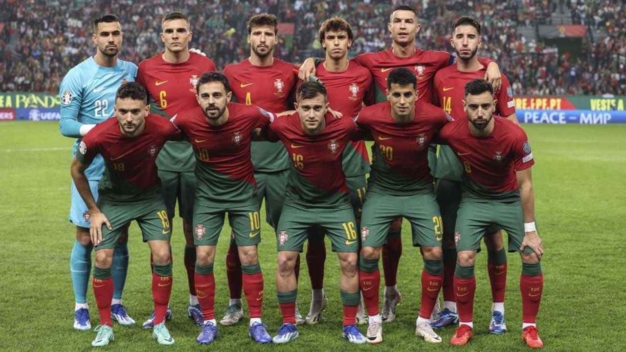 Seleções de Portugal - 7 jogos, 7 vitórias e 1 bilhete para o Euro!  #VesteABandeira 7 matches, 7 wins and 1 ticket to the Euro! #WearTheFlag