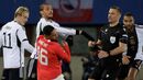 Sané agrediu Philipp Mwene e foi expulso