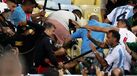 As cenas de pancadaria no Maracanã mesmo antes de começar o Brasil-Argentina