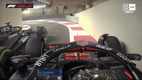 A manobra de Verstappen sobre Russell e Hamilton na sessão de treinos de Abu Dhabi que está a gerar polémica