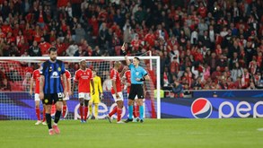 O penálti que deu o 3-3 ao Inter: Benfica pediu falta sobre Neves e alegou corte limpo de Otamendi