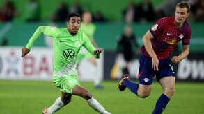 Tiago Tomás assiste e Wolfsburgo elimina Leipzig da Taça da Alemanha