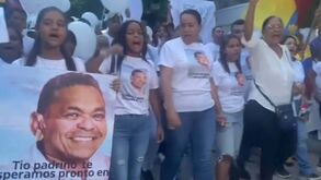 Centenas de pessoas saem à rua na Colômbia para exigir a libertação do pai de Luis Díaz