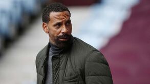 Rio Ferdinand defende Bruno Fernandes como capitão: «Quem mais têm lá?»