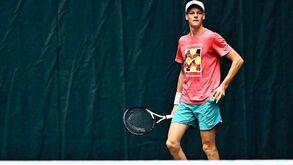 Competiu até às 2h37 e teria de jogar de novo às 16: Jannik Sinner indigna-se e desiste do Masters 1000 de Paris 