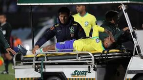 Neymar operado com sucesso ao joelho esquerdo 