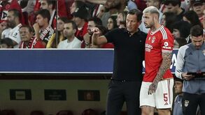 Schmidt mantém três centrais