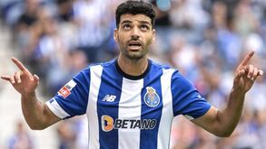 Manchester United quer reforçar frente de ataque em janeiro e ingleses falam em Taremi