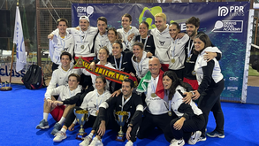 Atletas portugueses fazem a festa após pleno nos Campeonatos Europeus da Federação Europeia de Padel