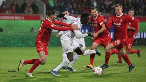 Estugarda perde na deslocação ao Heidenheim e fica mais longe dos líderes