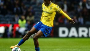 Lateral Wagner Pina ganha espaço no Estoril