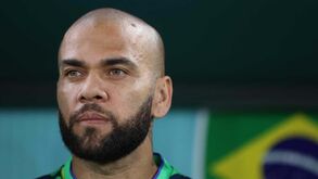 Revelado novo depoimento da vítima de Dani Alves: «Agarrou-me pelo pescoço e começou a dar-me chapadas»