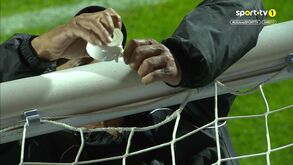 Farense-Arouca começou atrasado devido a buraco na rede de uma das balizas: veja as imagens