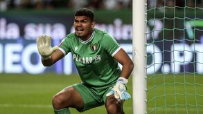 Luiz Júnior renova até 2028 