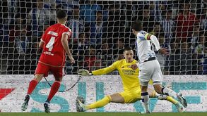 A crónica do Benfica-Real Sociedad, 3-1: o novo banho basco e o fantasma de Vigo