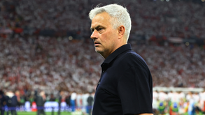 Mourinho e a declaração de Sarri: «Mostra a diferença entre mim e ele»