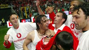 Nuno Gomes e o festejo do título que terminou em invasão: «Estádio cheio às 4 da manhã...»