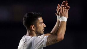 Hat trick de Luis Suárez dá vitória ao Grémio e aumenta crise do Botafogo