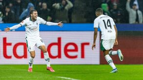 Borussia Mönchengladbach goleia Wolfsburgo na abertura da jornada na Alemanha
