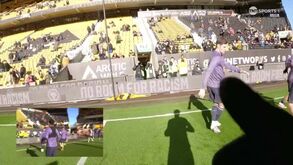 O aquecimento para um jogo de Premier League visto na primeira pessoa