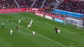O golaço de Grimaldo que abriu o marcador frente ao Union Berlim