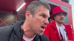 Um adepto icónico do Benfica que não perdoa... a falta de mentalidade vencedora: «Do presidente aos adeptos!»