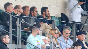 Hugo Viana, Afonso Moreira e Emanuel Ferro assistiram nas bancadas ao Sporting B-Sp. Covilhã