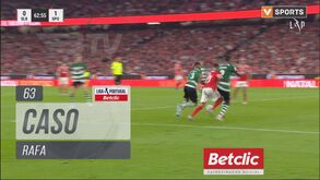 Rafa caiu na área, houve protestos do Benfica, mas Soares Dias mandou seguir