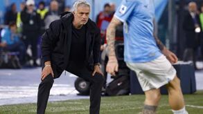 Mourinho arrasa avançado espanhol após dérbi: «Lança-se para a piscina de forma fantástica»