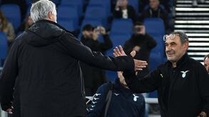 «Disse ao Mourinho que ele é um chato do c...»: Sarri volta à carga mas não fica sem resposta