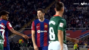 Lewandowski deixou Lamine Yamal de mão estendida no Barcelona-Alavés: polaco já veio explicar-se
