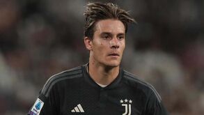 Juventus renova contrato com jogador que está suspenso por apostas