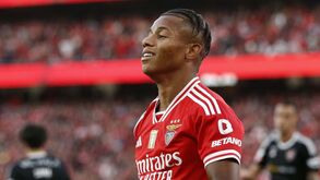 David Neres operado 