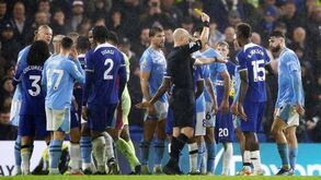 Expulsões temporárias e nova regra no fora de jogo: o que pode mudar no futebol na próxima época