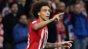 Witsel e a adaptação à posição de defesa-central: «Já tinha feito uma vez no Benfica»