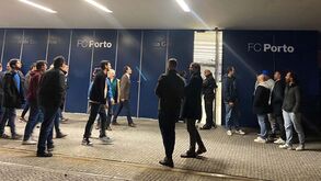 Desordeiros podem aceder sem quaisquer restrições à AG