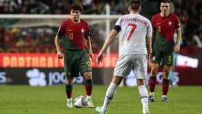 João Neves lançado perante ovação em Alvalade