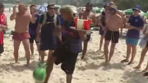Brasil-Argentina começou na praia... e vendedor ambulante (com caipirinhas na mão) deu goleada