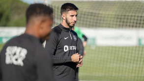 Rei do passe fica... de fora frente ao Dumiense