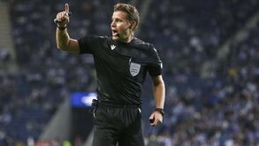 Árbitro Felix Brych sofreu rotura de ligamentos no joelho e falha Euro'2024