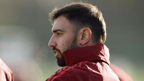 Bruno Fernandes defende-se das críticas: «Quando jogas no United és posto em causa faças bem ou faças mal»