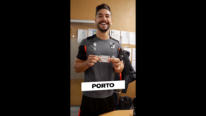 Jogadores do V. Guimarães simulam sorteio da Taça de Portugal e há reações para todos os gostos
