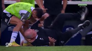 Insólito: Atlético Mineiro marcou e Scolari acabou... no chão